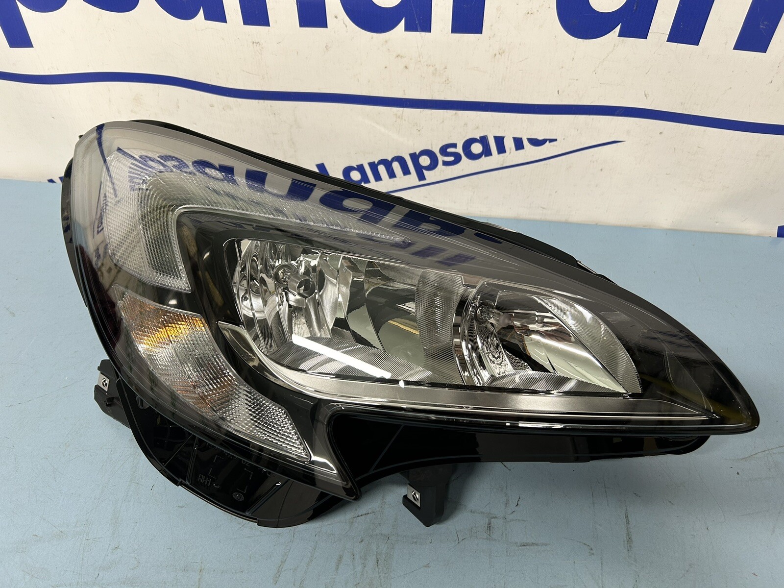 2018 Vauxhall CORSA E OFFSIDE Headlight Drivers Headlamp 39108229 