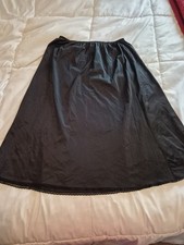 Vanity Fair Half Slip With Flair. Black Size Lg. Nylon Made In U.S.