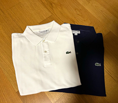 Zwei Lacoste Herren Polo Slim Fit Kurzarm Gr. L Weiß/Blau Logo Kragen