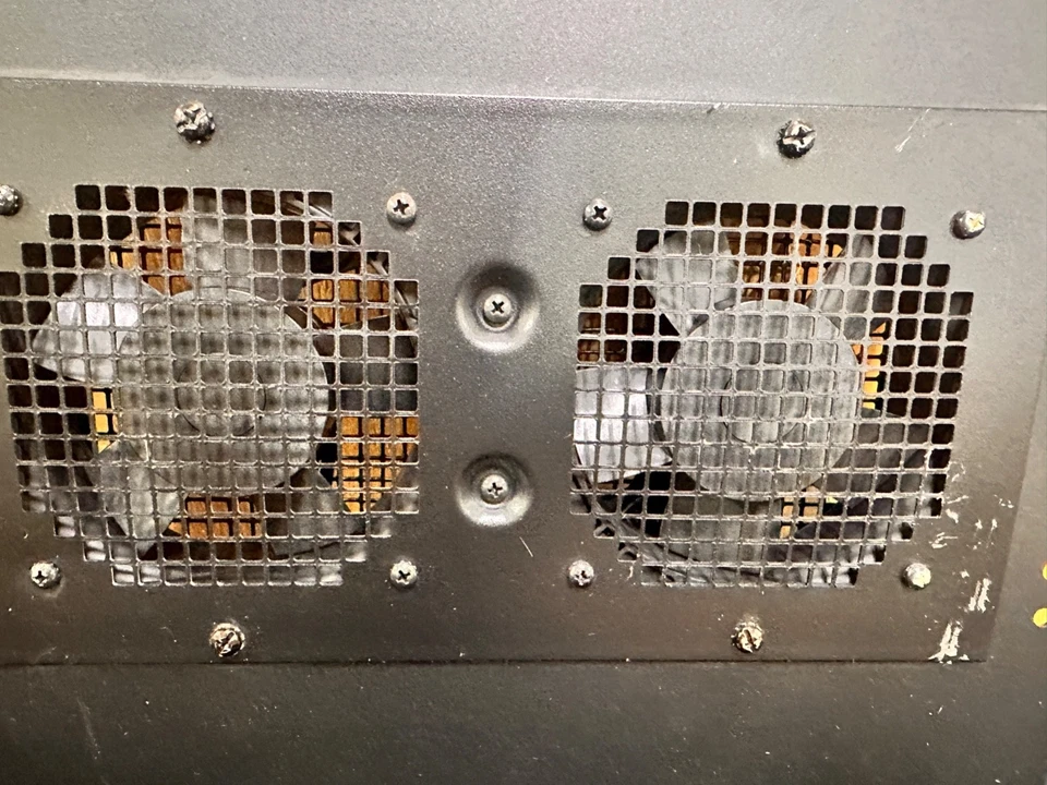 PANDUIT CNFMU/N NETWORK CABINET FAN MODULE - Please Read #2 - Image 3 of 4