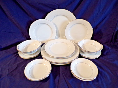 Noritake Porcelain Dinnerware ''Whitehall'' 6115  Retired Service for 4 Stunning!