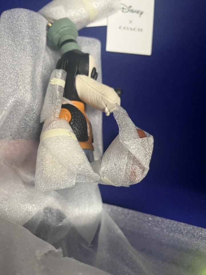 Llavero Coach Exclusivo X Disney Goofy Bolso de Peluche Dije NUEVO 2024 Foto 4 de 4