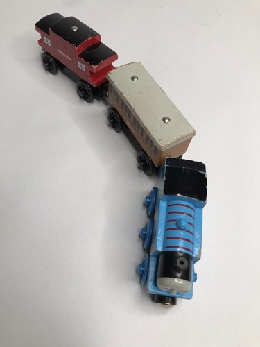 LEARNING CURVE WOODEN Thomas & Friends THOMAS With Caboose & Clarabel - Picture 2 of 6