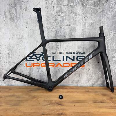 Light Use! 2023 Giant TCR Advanced SL Medium Carbon Bike