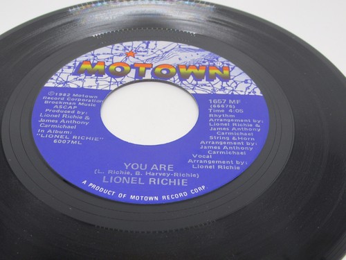 Lionel Richie You Are / You Mean More To Me 1982 Motown 45 RPM Record - Imagen 3 de 7