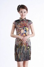 Jolie Mini Robe Chinoise Qi-Pao Coloré en Satin Tailles au choix