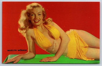 Marilyn Monroe Studio Photo Posing for Camera Pinup Chrome c1950s Postcard