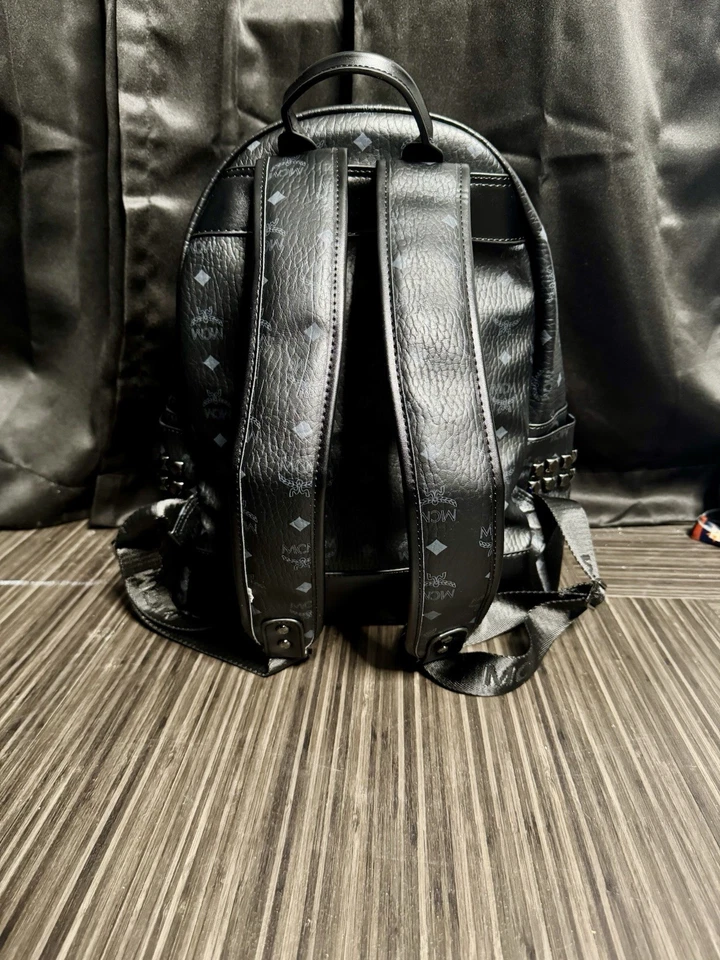 MCM Mochila Grande Negra con Detalle Tachonado Lateral Envío 2-3 Días Foto 3 de 4