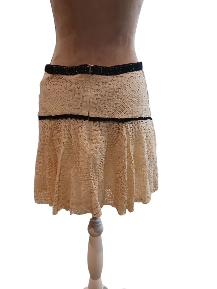 Mini saia feminina Free People preta creme crochê flare 6 lacey - Imagem 3 de 4