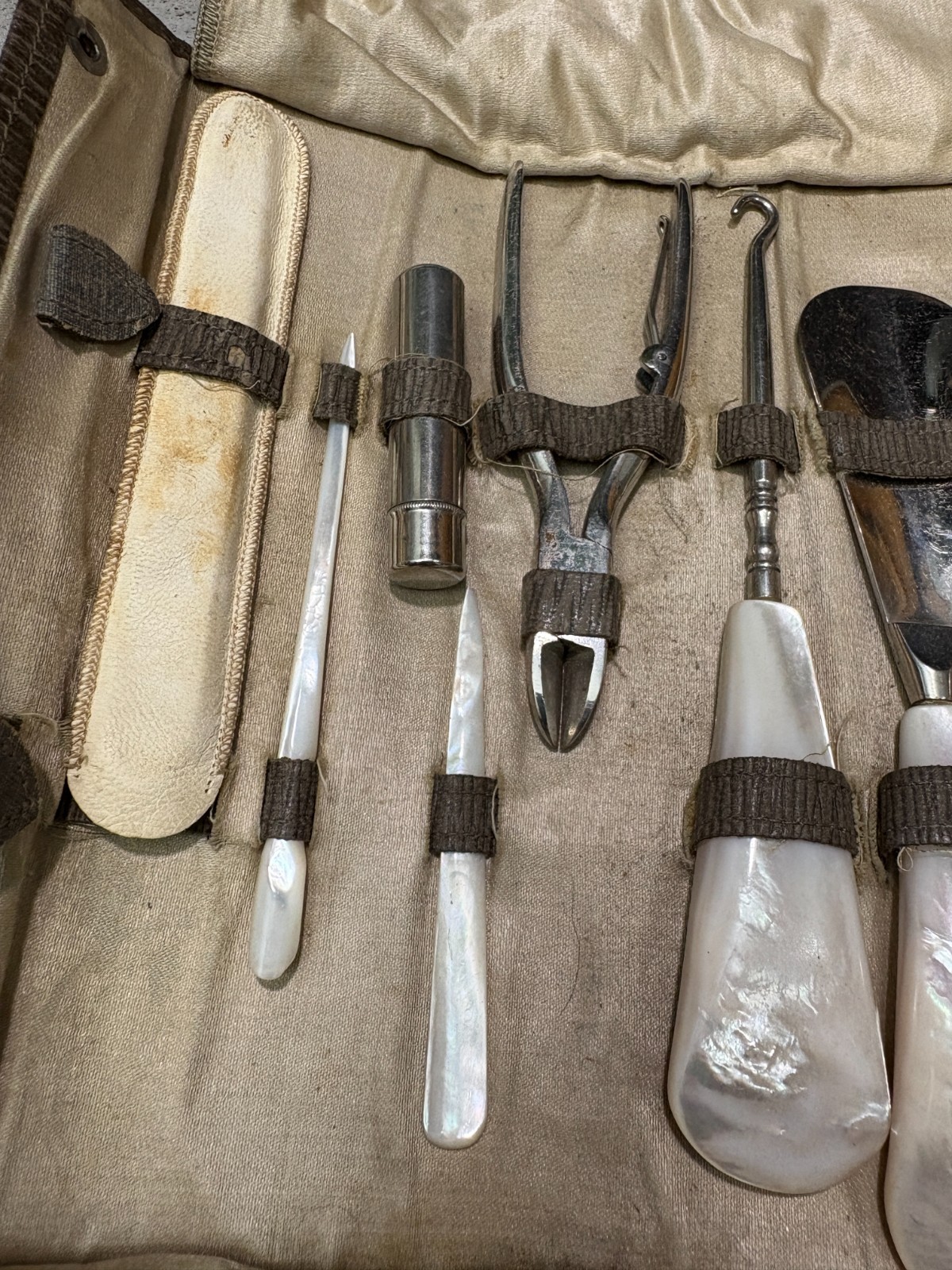 VTG /Antique 1900's Manicure Nail Kit Leather Roll-Up Case Collector's Item