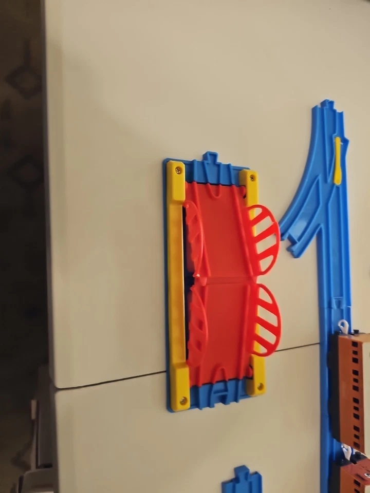 Thomas & Friends Thomas at the Station Set Tomy 2001 Battery Train Motor Tested - Image 3 of 4