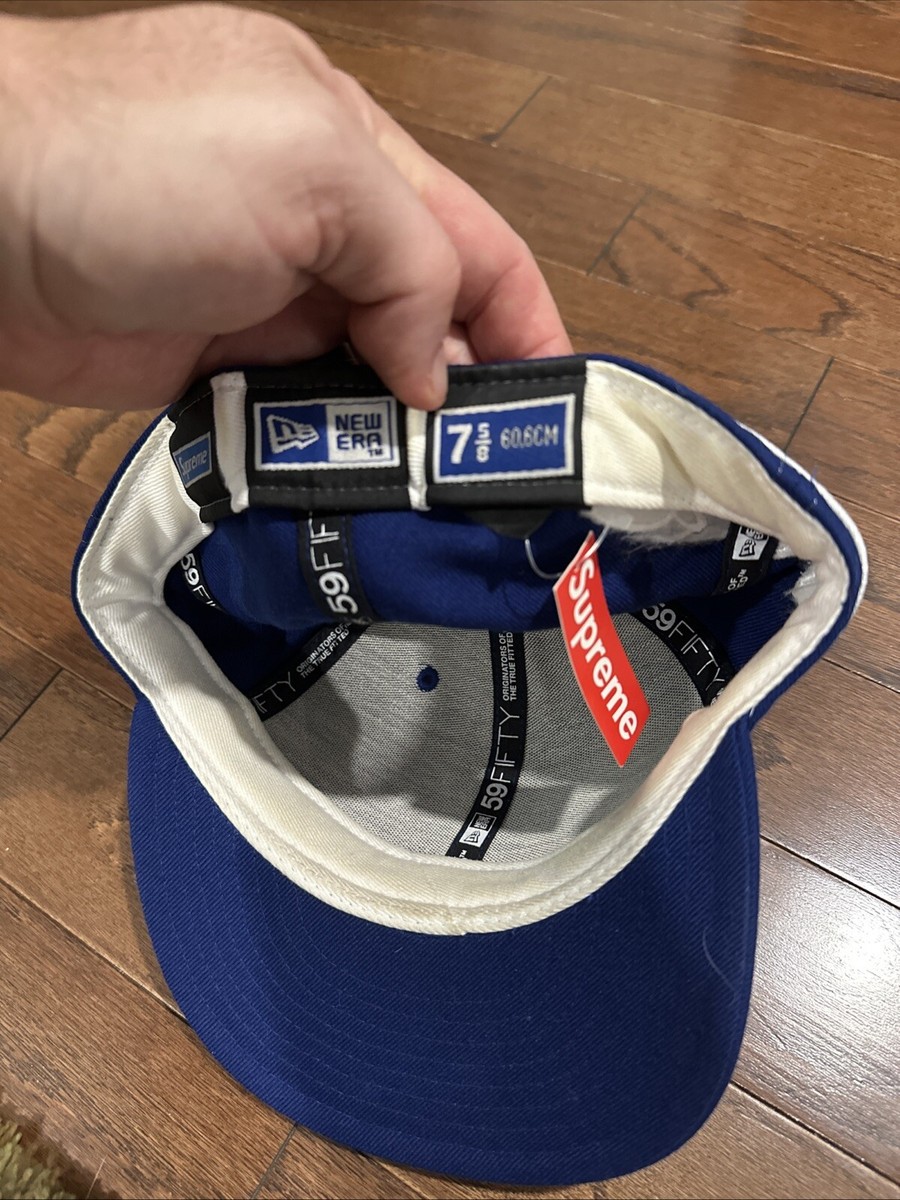 帽子 Supreme Classic Script New Era Cap Navy Supreme x New Era - Classic Script - Fitted Hat/Cap - 7 1/2