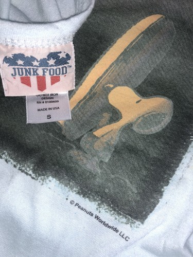SNOOPY "Welcome To Paradise" Official Women's Junk Food Peanuts T-Shirt Sz Small - Picture 4 of 4