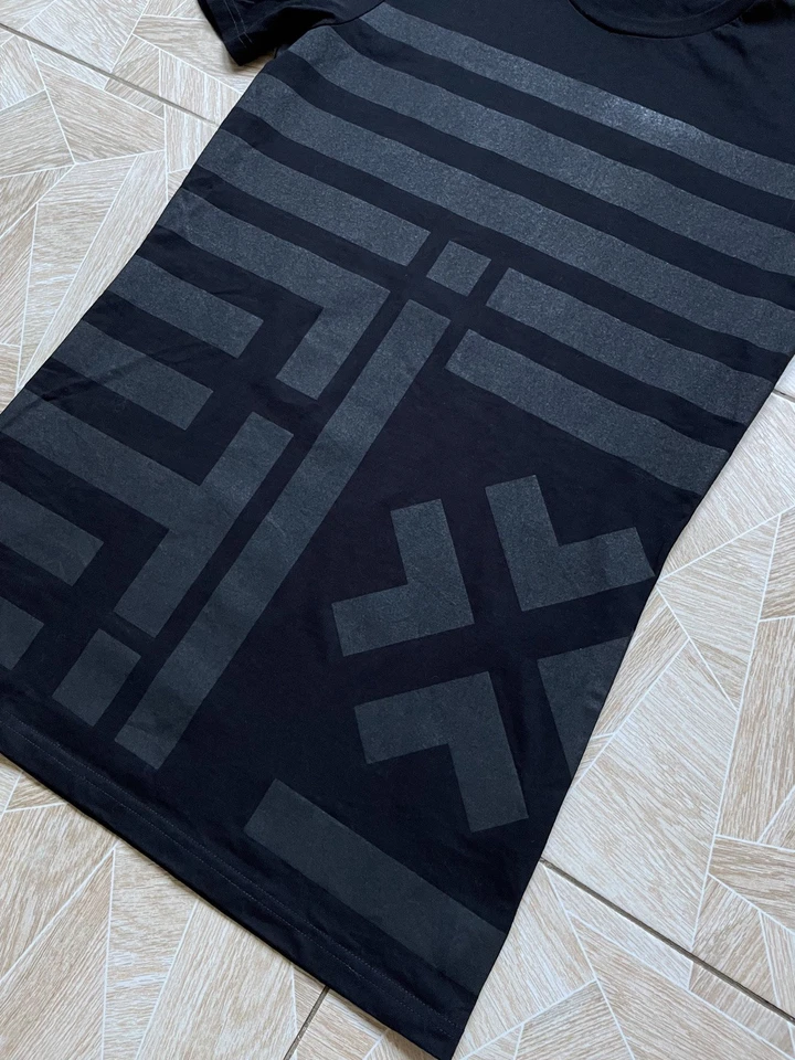 Camiseta Rara Diesel Negra Dorada Gráfica Negra Estampado Geométrico Logo Minimalista Talla S Foto 3 de 4