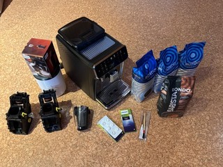 Philips EP5547/90 Serie 5500 LatteGo Vollautomat RIESIGES Zubehör Set & Kaffee