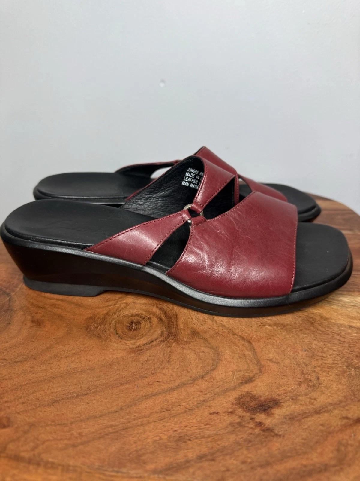 Sandali Clarks in pelle rosso scuro con zeppa misura 8