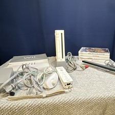 Nintendo Wii White Home Console Bundle Remote Nunchuk W/ 4 Games lot, Wii Play