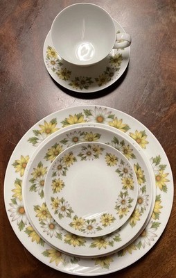 Yellow Daisy 6 Piece Place Setting Noritake Cook n Serve Japan China Marguerite!