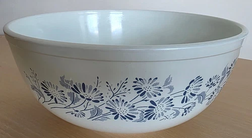 Pyrex Mixing Bowl Colonial Mist 404 Blue & White