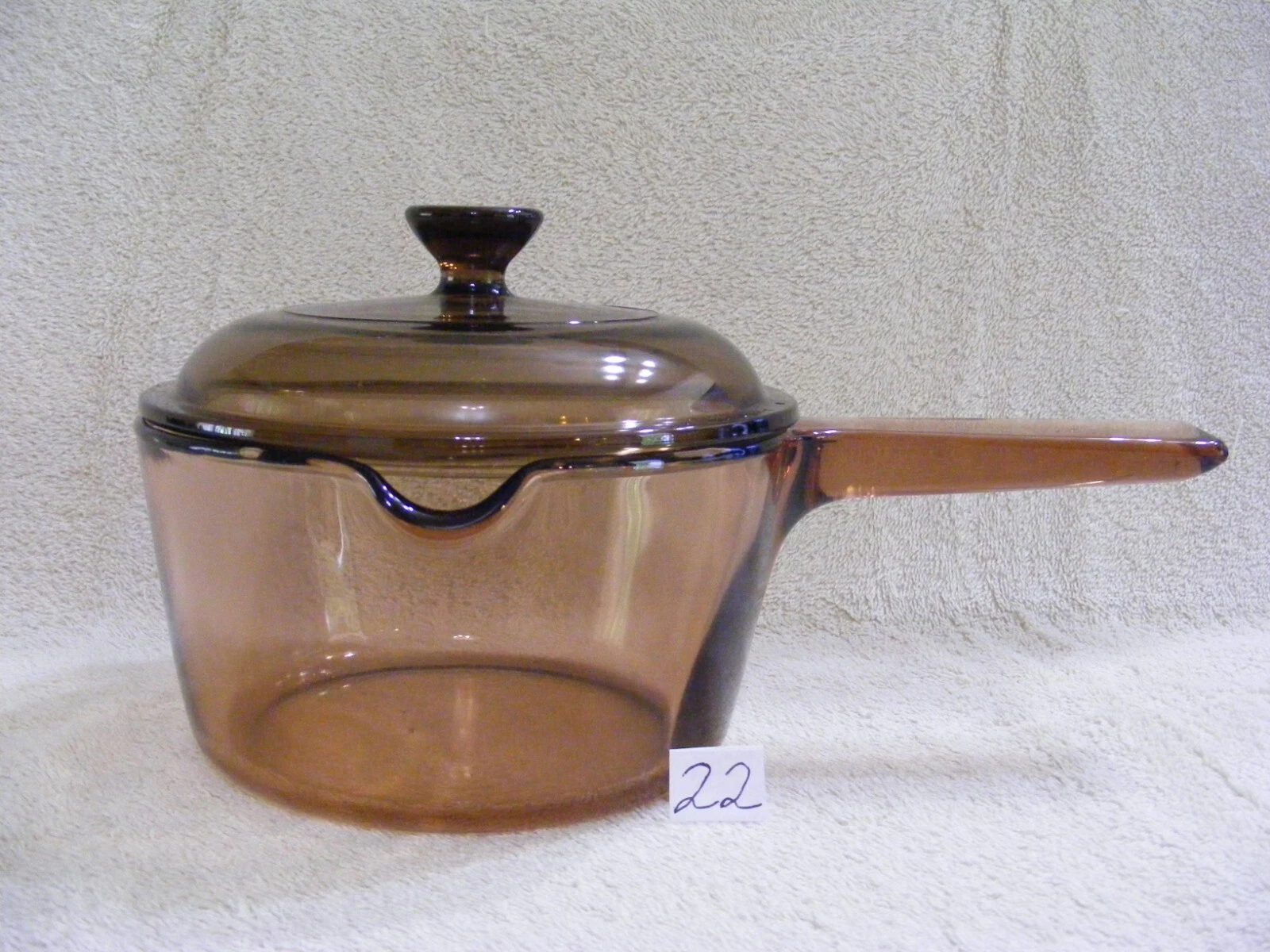 (22) VISION CORNING 1L AMBER STOCK POT WITH POUR SPOUT AND LID