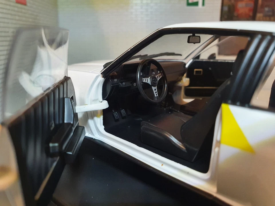 Opel Manta B 400 White 1981 1:24 Diecast Detailed Scale Model Car Irmscher - Image 3 of 4