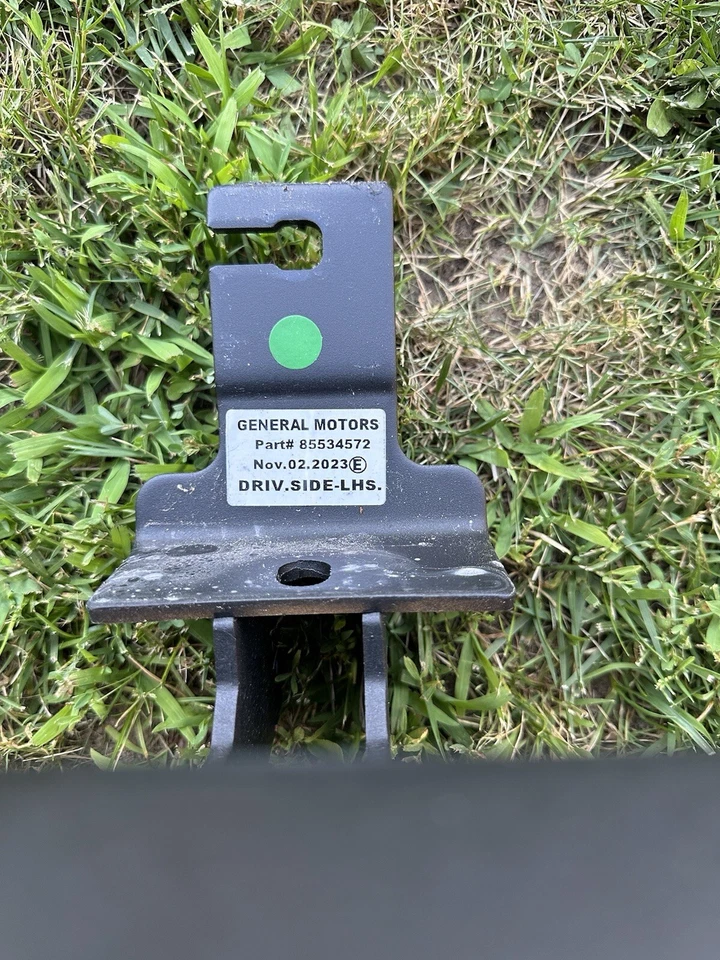 Protectores basculantes GMC Sierra 1500 2024 doble cabina Foto 2 de 3