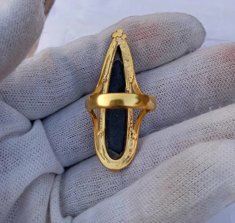 Anillo de compromiso de latón de ónix negro para mujer anillo promesa hecho a mano regalo para ella Foto 3 de 4