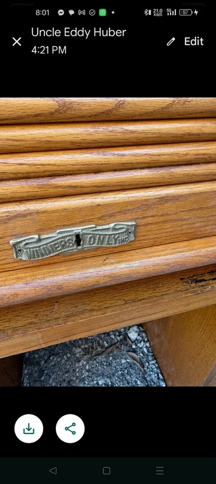 Escritorio con ruedas de madera Winners Only marrón roble macizo cerradura y cajones de trabajo con llave Foto 4 de 4