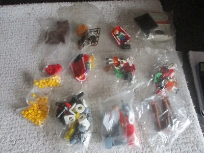Lot Sachets Personnages Accessoires Playmobil dont Père Noel & Magicien + autres - Photo 1/4