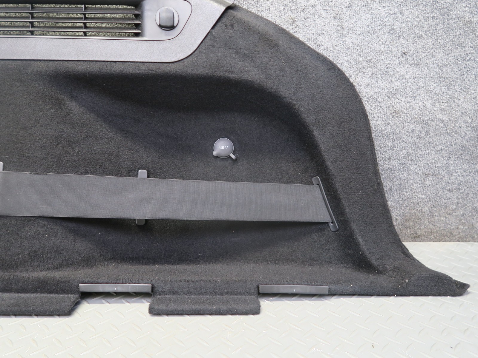 2017-2020 MASERATI LEVANTE M161 REAR RIGHT QUARTER TRUNK SIDE TRIM COVER PANEL