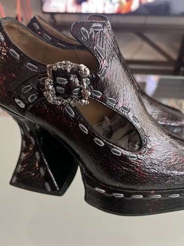 John Fluevog Mega Munster Clique Damen-Plateau T-Riemen Absatz Rubin 8 - Bild 2 von 4
