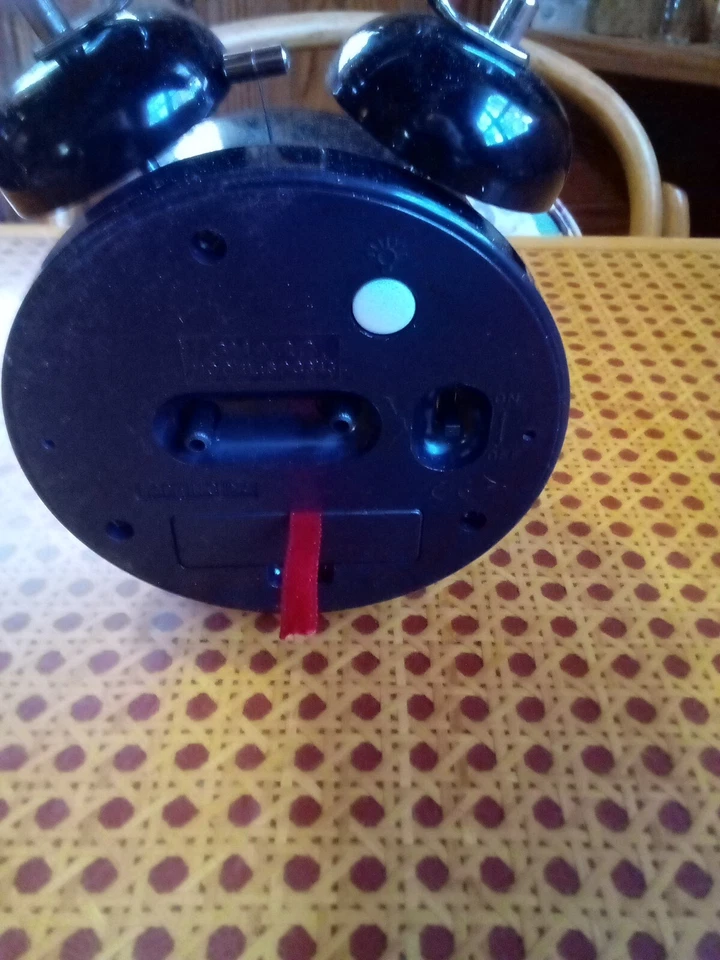 Sharp Twin Bell Quartz Analog Black Alarm Clock, SPC843 - Image 3 of 4