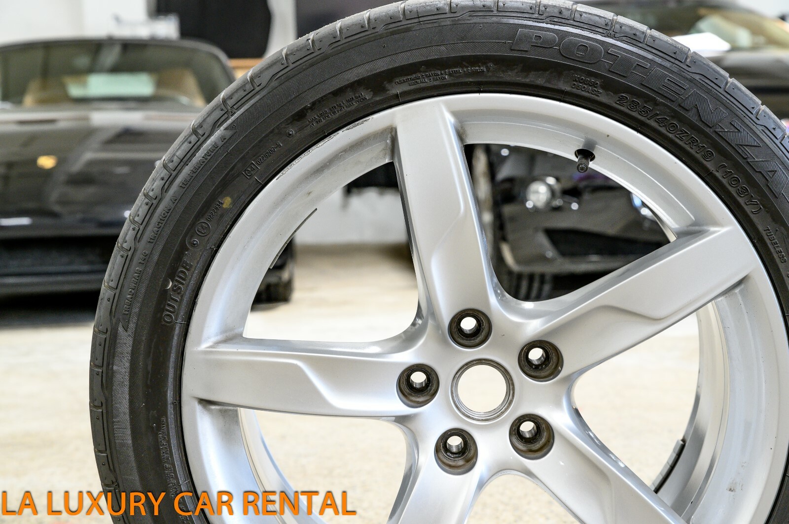 Ferrari California T 19" Speedline Rear Wheel with Tire