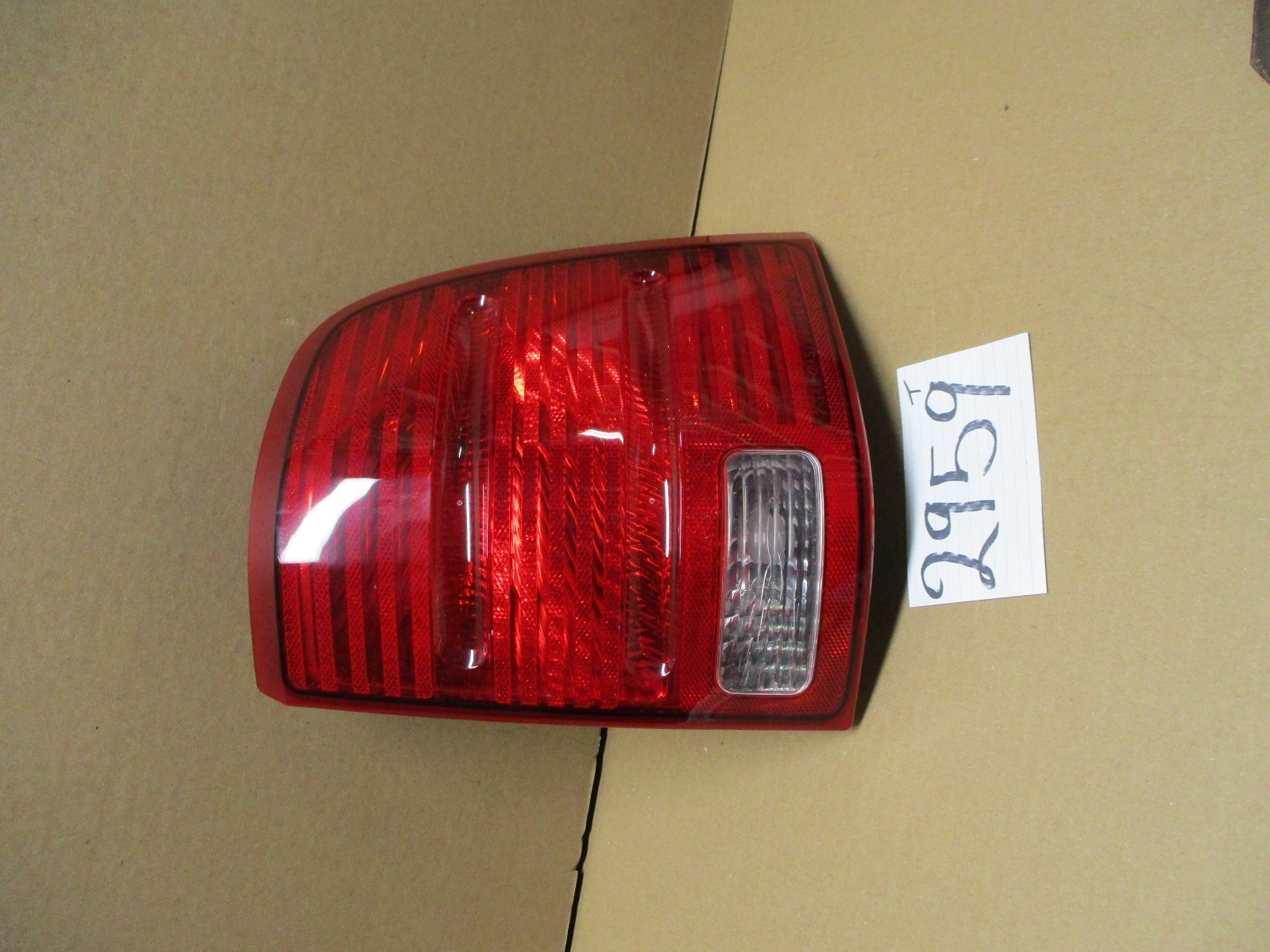 02 03 04 05 Ford Explorer PASSENGER Side Tail Light Used Rear Lamp #2959-T 