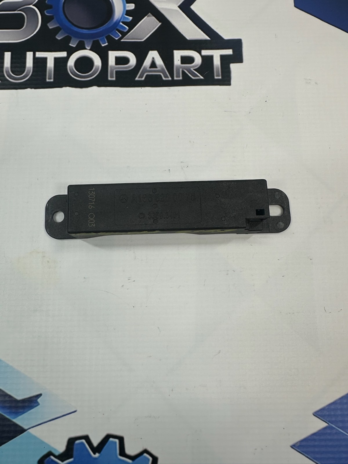 2017-2019 MERCEDES E350 W213 REAR KEYLESS ENTRY ANTENNA OEM A1668200075