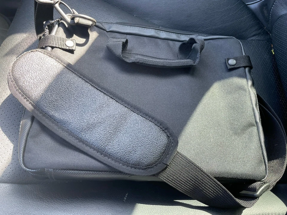 Case Logic 10 Inch Ipad  Tablet Attache With Pocket - Image 2 of 4