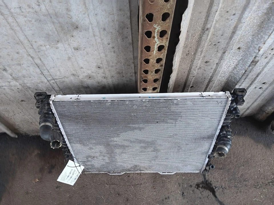 Radiador trasero principal 17119425861 OEM BMW 740i 750 760 G11 G12 2020-22 Foto 4 de 4