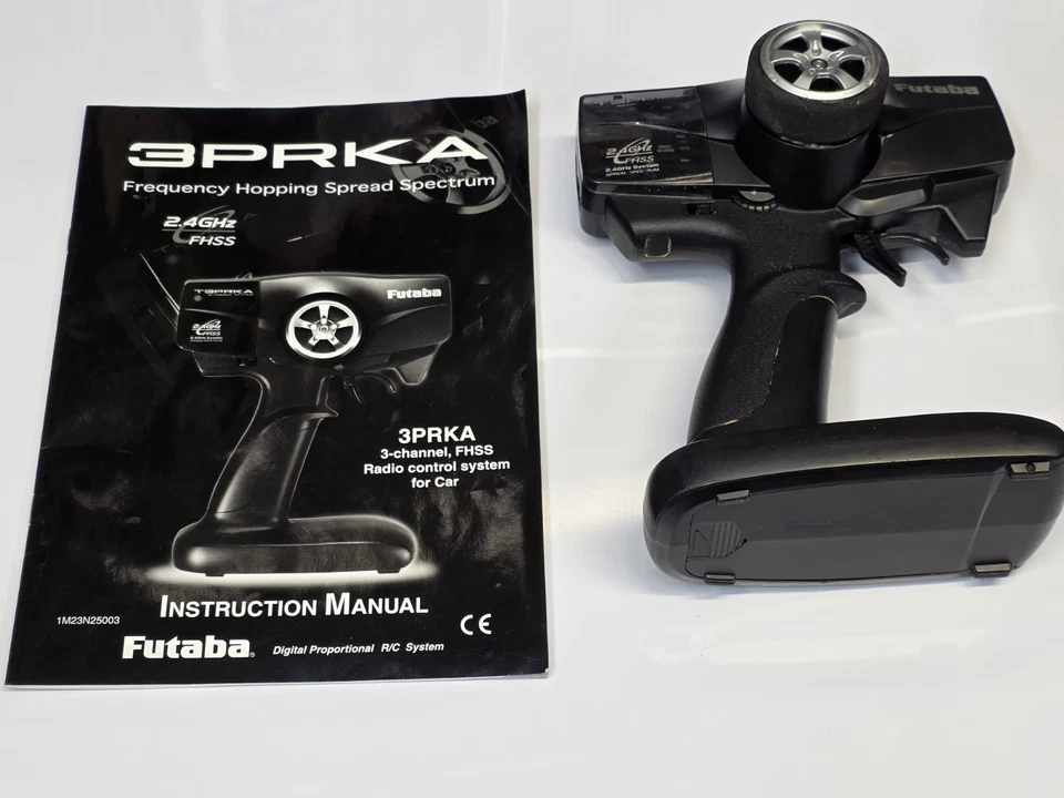 FUTABA 3PRKA 2.4GHZ 3 canales digital proporcional sistema de R/C para modelos de superficie Foto 2 de 4