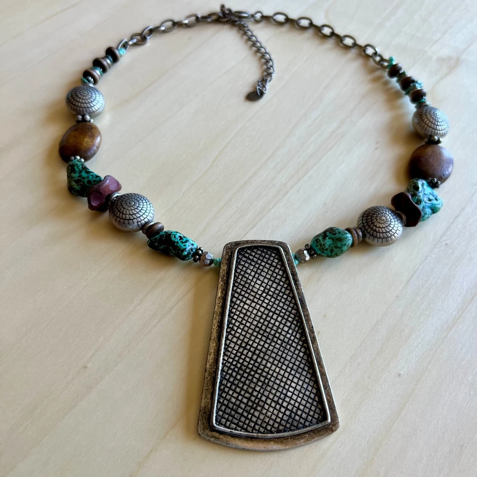 Collar Colgante Arte Popular con Estaño, Cuentas de Madera y Turquesa, Pieza de Arte NUEVO Foto 3 de 4