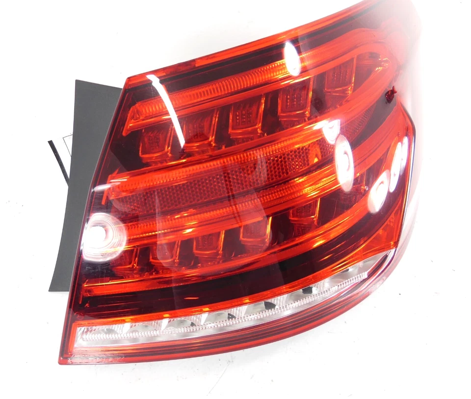 Lámpara de luz trasera montada en un cuarto para Mercedes-Benz E350 2014-2016 pasajero derecho OEM Foto 3 de 4