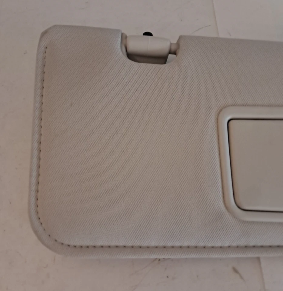 Passenger Right Side Sun Visor Illumination 08-12 Ford Escape Mercury Mariner - Image 2 of 4