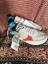 Nike Low Top Mesh Lace-Up Athletic Sneakers C...