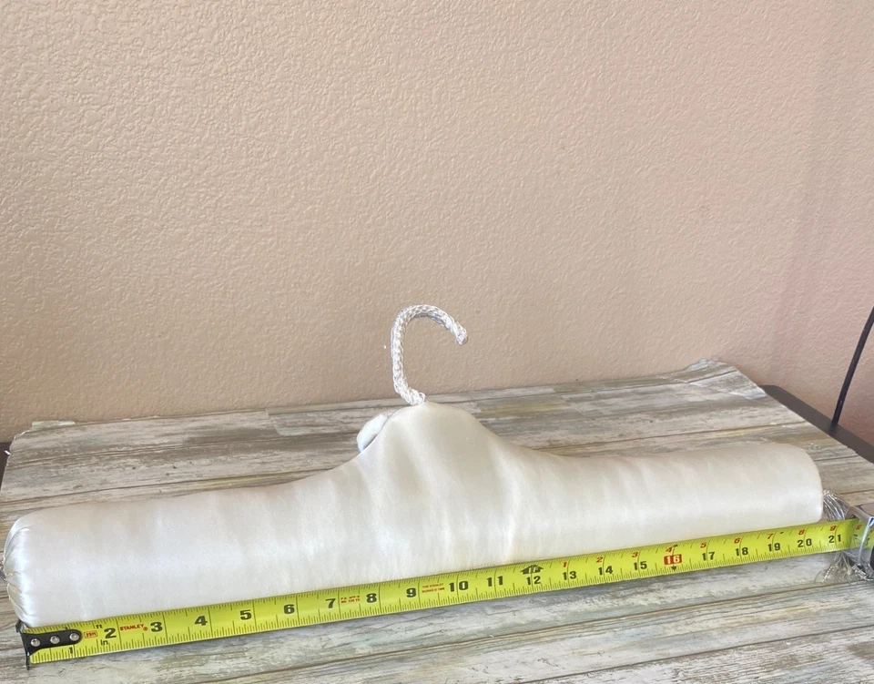 Got The Hang Of It 1983 Muñeca de porcelana Pierrot satinado acolchado toudoir colgante 20,5" Foto 3 de 4