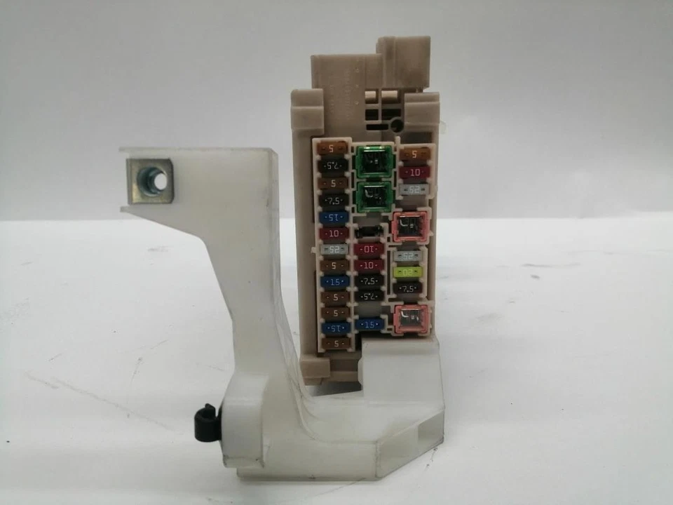 827300H030A Porta Fusibili per TOYOTA AYGO (B4) X-Sky 2017 960294 - Immagine 3 di 4