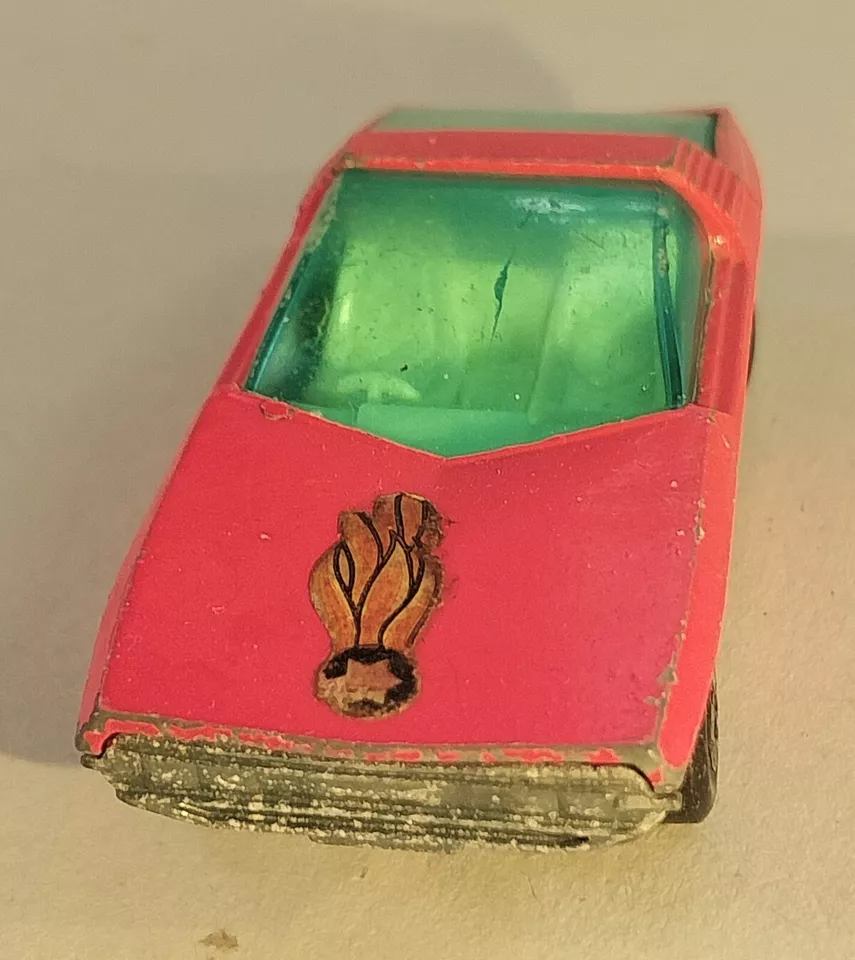 Matchbox 1971 Vauxhall Guildsman Competition concept car. Algunas prendas de borde. Rosa. Foto 3 de 4