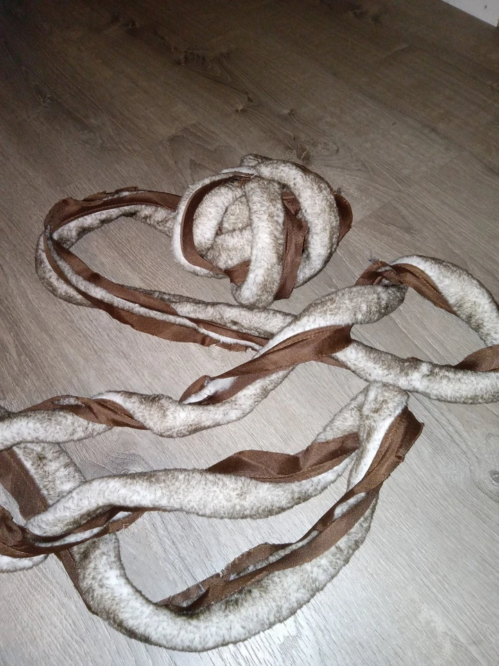 Adornos artesanales de costura de piel sintética de 6 yardas, marrón y blanco Foto 2 de 3