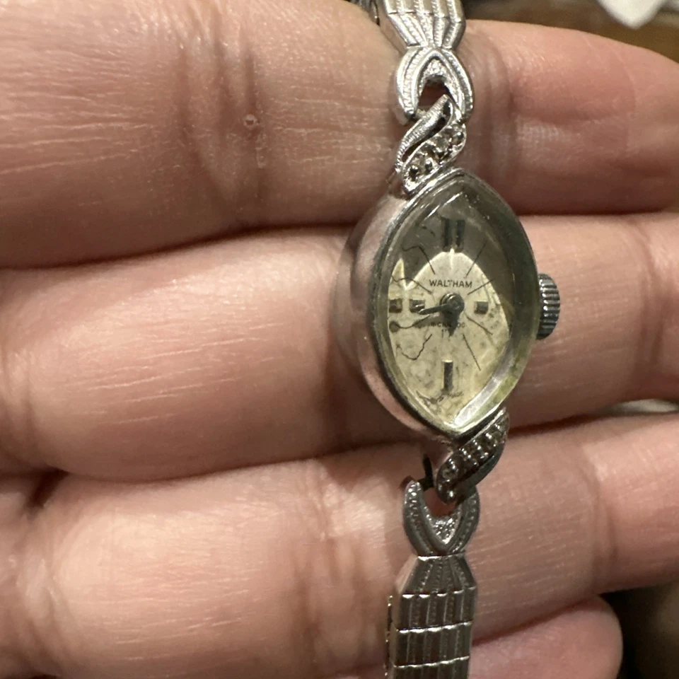 Reloj de mujer Waltham vintage de cuerda manual correa elástica suiza 14 mm ajuste 6,5 Foto 4 de 4