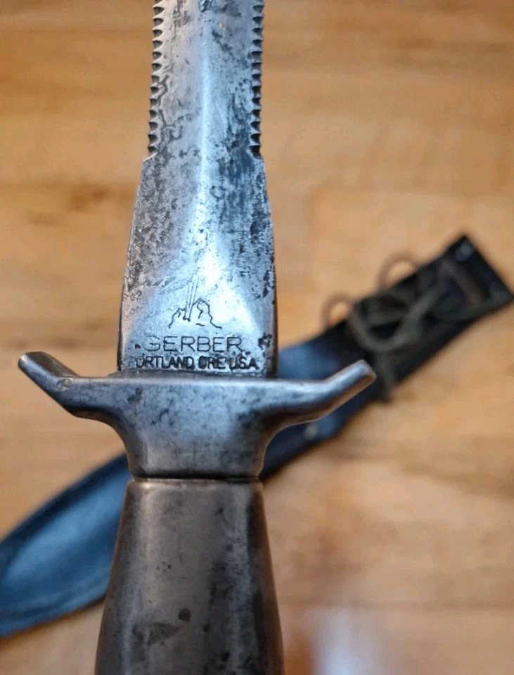 NAVAJA DE SUPERVIVENCIA GERBER MARK II 1972 VINTAGE ERA VIETNAM usada, funda 1977 Foto 3 de 4