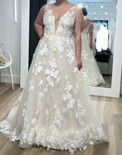 Beccar Tressor Ball Gown Wedding Dress Size 8 White/Champagne Tulle Lace Train