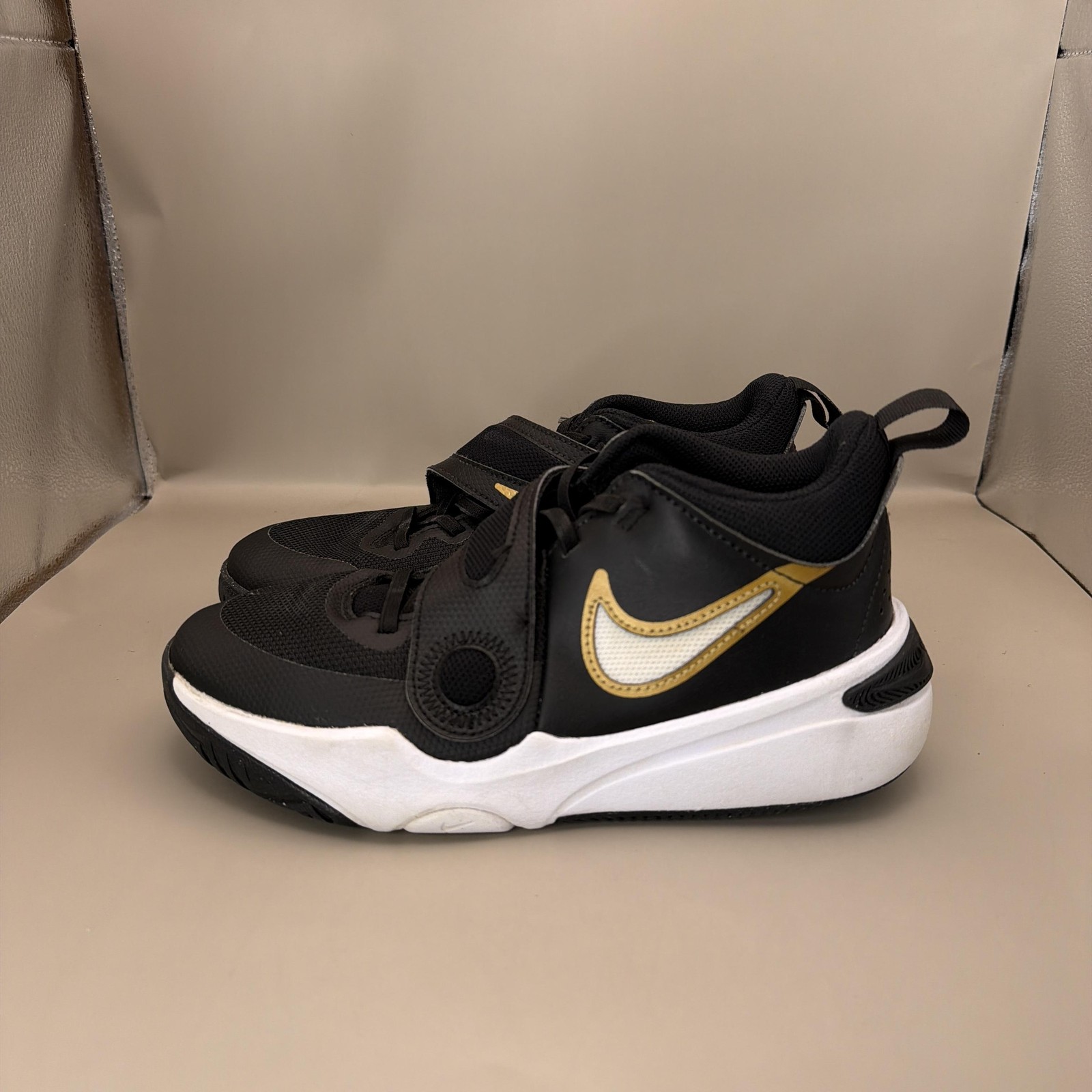 Nike Team Hustle D 11 Shoes Youth Size 5Y Black Basketball DV8996-004
